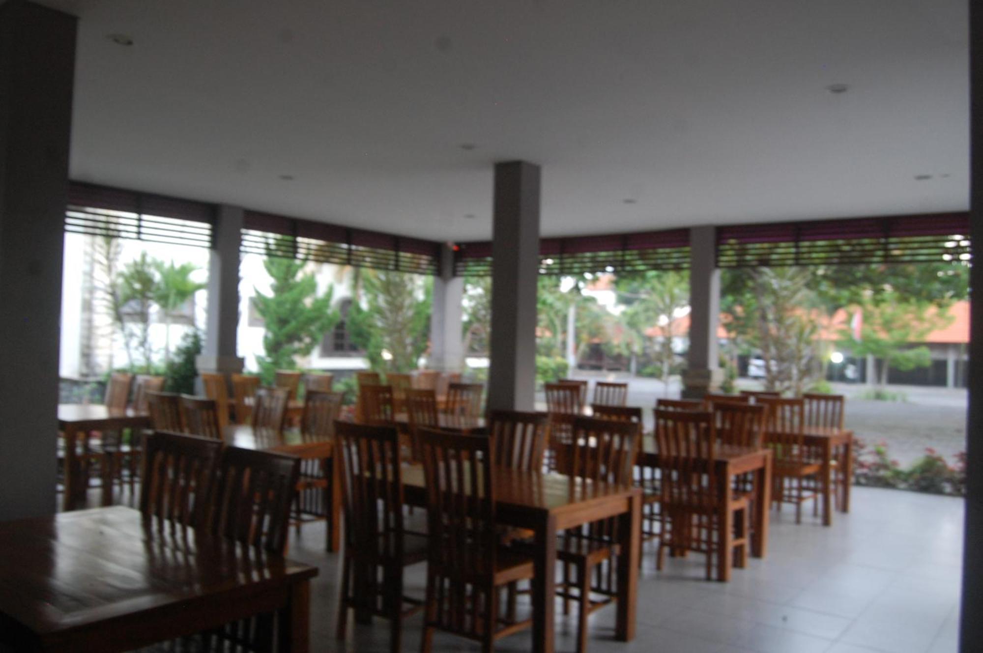Hotel Dhyana Pura Kapal Экстерьер фото