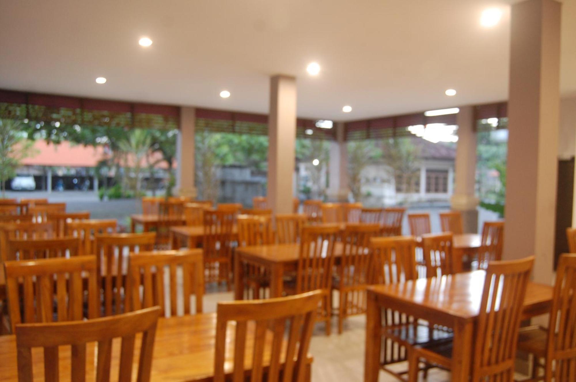 Hotel Dhyana Pura Kapal Экстерьер фото