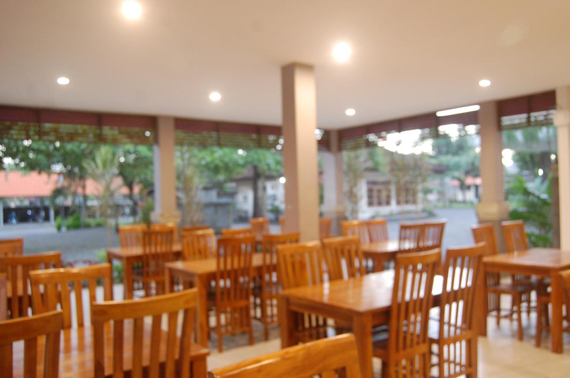 Hotel Dhyana Pura Kapal Экстерьер фото