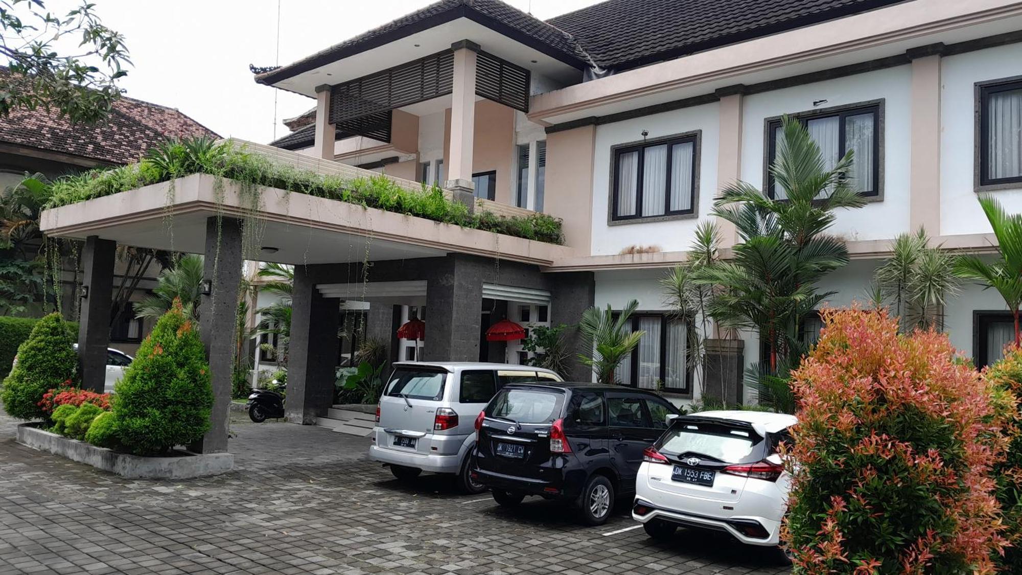 Hotel Dhyana Pura Kapal Экстерьер фото