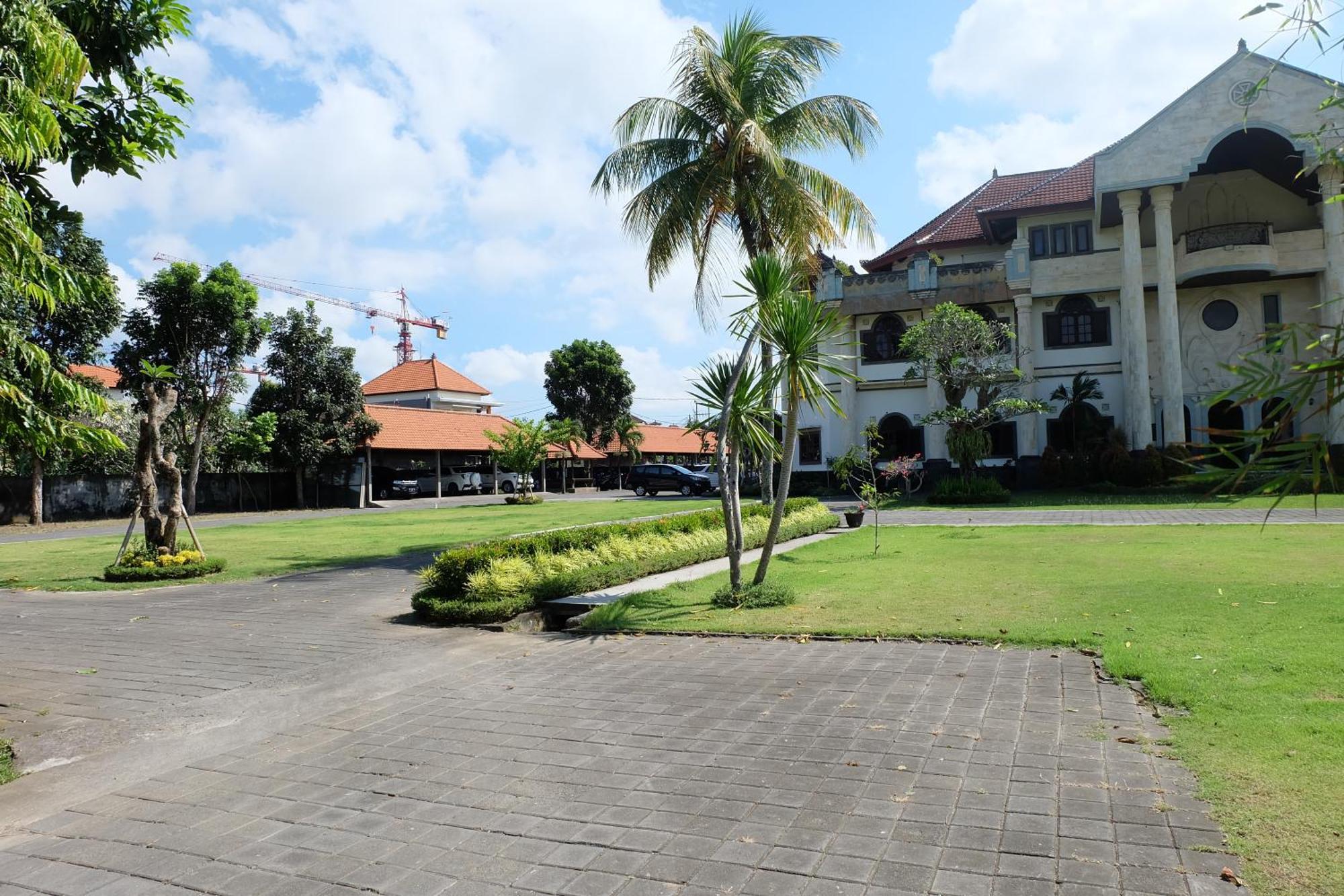 Hotel Dhyana Pura Kapal Экстерьер фото